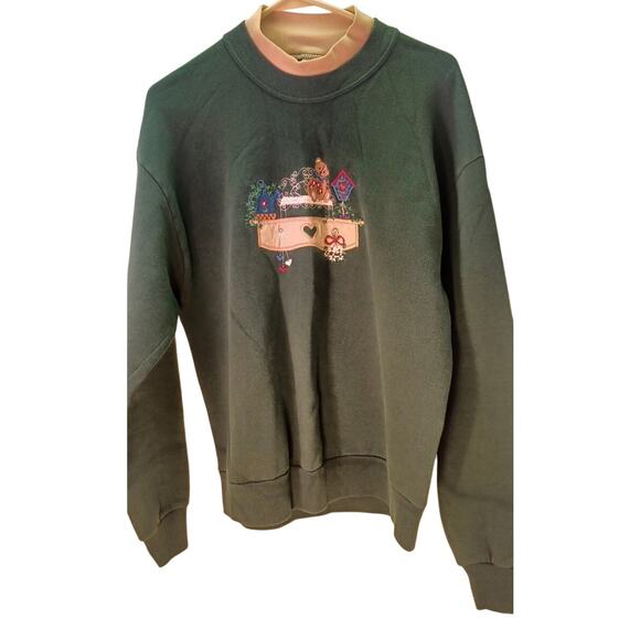 Vintage Chic Green Embroidered Teddy Bear On Mantel Sweatshirt Large Grandmacore - Picture 3 of 7